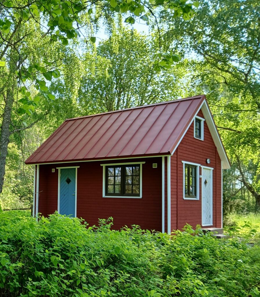 Kave suvekursused, Kadaniku kodumajutus, kadaniku metsamaja, puhkemaja rohukülas, rendimaja läänemaal, toa rent, toa üürimine haapsalus, rohuküla majutus, hostel Rohukülas